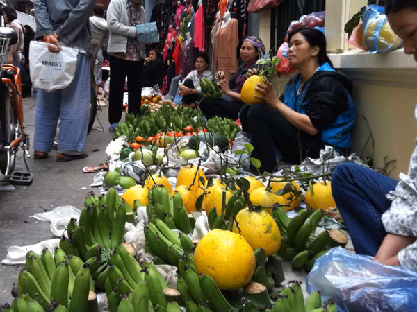 Chuối xanh, bưởi, xoài tăng giá mạnh trong những ngày giáp Tết. Ảnh: Đỗ Hợp Chuối xanh, bưởi, xoài tăng giá mạnh trong những ngày giáp Tết