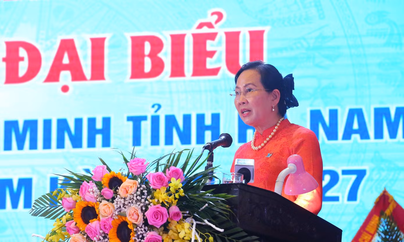 Bà Lê Thị Thủy - Bí thư Tỉnh ủy Hà Nam đề nghị các cấp bộ Đoàn trong tỉnh tiếp tục khuyến khích, tạo điều kiện cho thanh niên khởi nghiệp, lập nghiệp. Trong đó, chú trọng việc định hướng, hỗ trợ về kỹ thuật, vốn, tìm kiếm thị trường, chia sẻ kinh nghiệm, kỹ năng quản trị... để có thêm nhiều mô hình thanh niên khởi nghiệp, lập nghiệp thành công, hiệu quả, nhất là trong lĩnh vực mới, lĩnh vực khó, lĩnh vực mà tỉnh có lợi thế, tạo sự đột phá, khẳng định bản thân của mỗi đoàn viên thanh niên trên con đường lập thân lập nghiệp.