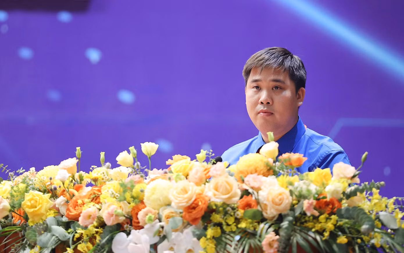 Đại hội đã nghe báo cáo tóm tắt kết quả công tác công tác Đoàn và phong trào thanh thiếu nhi nhiệm kỳ 2017 - 2022; mục tiêu, nhiệm vụ, giải pháp nhiệm kỳ 2022 - 2027. Theo dõi phóng sự 10 sự kiện, hoạt động nổi bật của tuổi trẻ Vĩnh Phúc nhiệm kỳ 2017 - 2022; tham luận. (Trong ảnh, anh Trần Anh Tuấn - Phó Bí thư Tỉnh Đoàn Vĩnh Phúc khóa XVII trình bày báo cáo tại Đại hội).