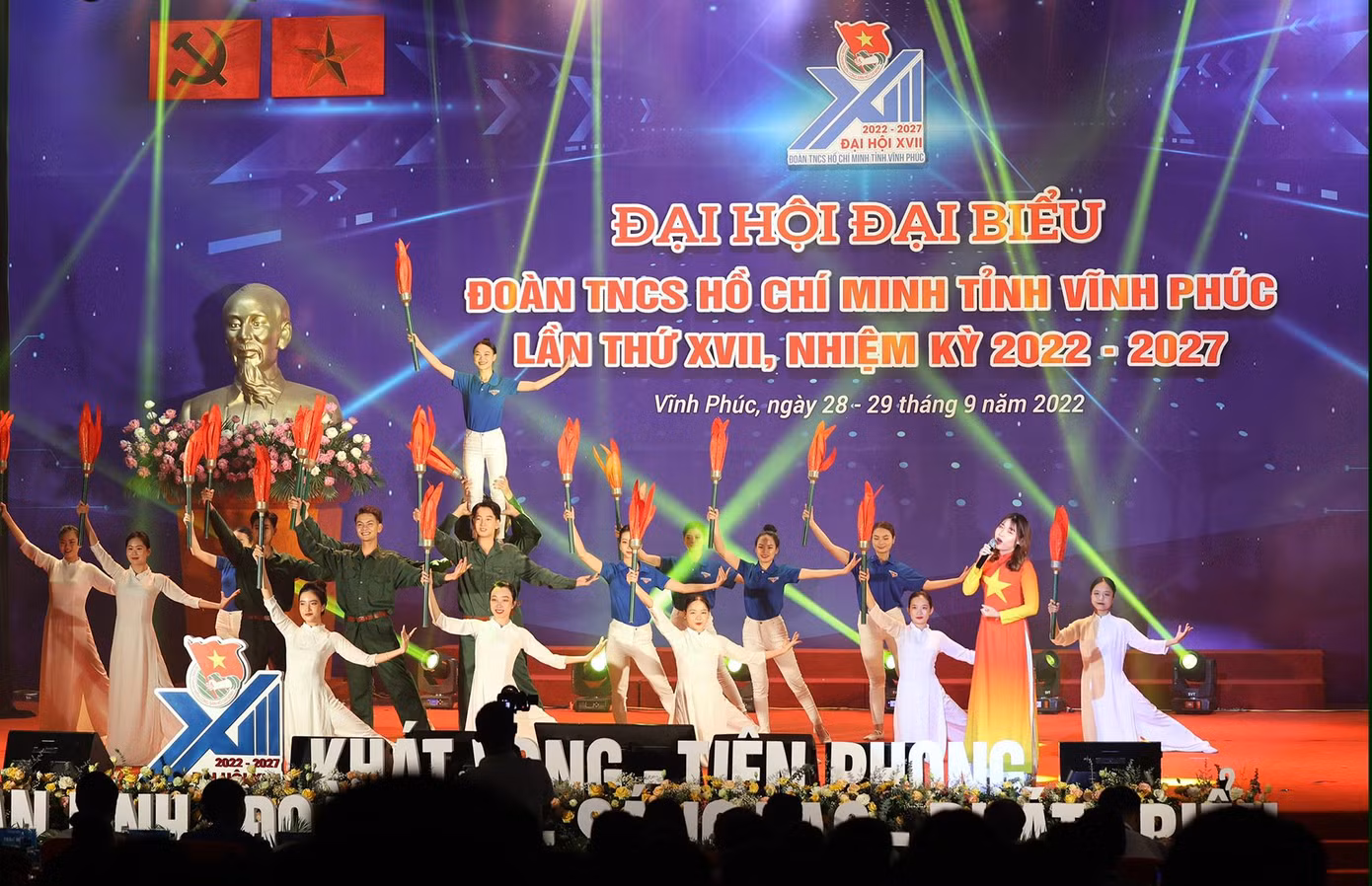 Nhiều ca khúc đi cùng năm tháng đã được thể hiện trong chương trình.