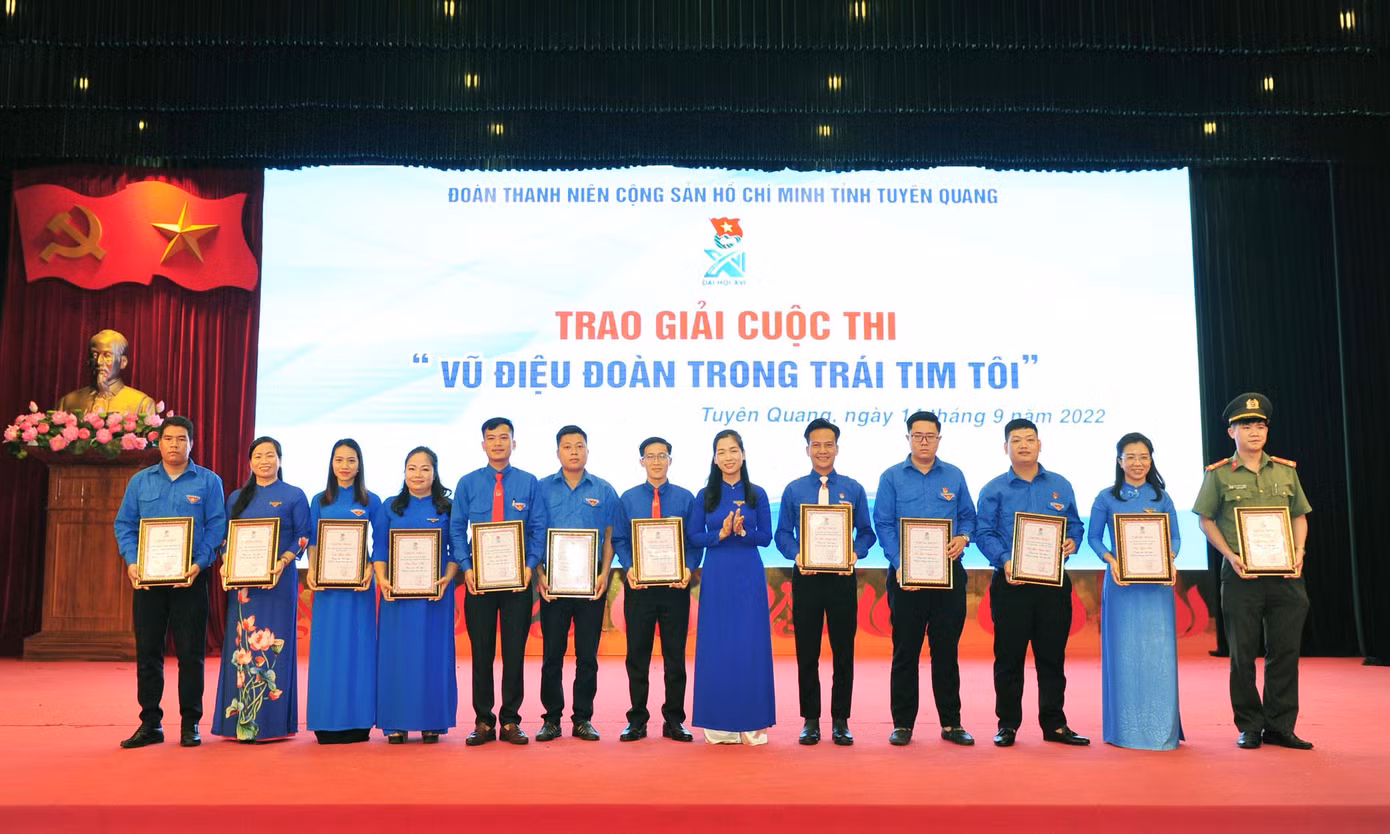 Các thí sinh đạt giải cuộc thi "Vũ điệu Đoàn trong trái tim tôi".