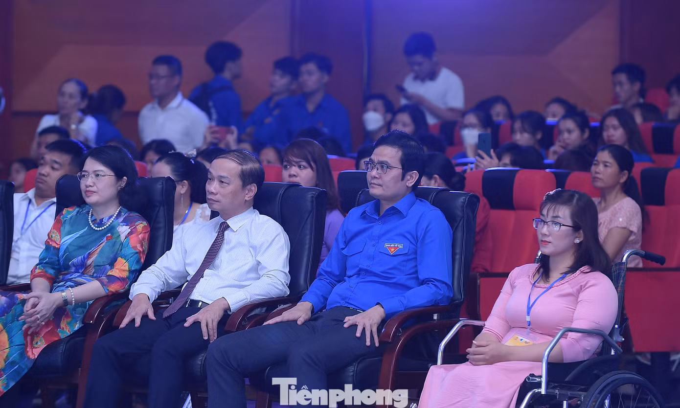 Các đại biểu tham dự chương trình. Ảnh: Xuân Tùng