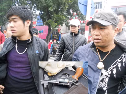 Hai đối tượng và khẩu súng bị thu giữ