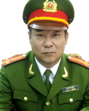 Thượng tá Bùi Ngọc Bình - Giám thị trại giam số 1 (Công an Hà Nội). Thượng tá Bùi Ngọc Bình - Giám thị trại giam số 1 (Công an Hà Nội)