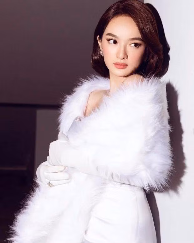 Quyết định “trùng tu” nhan sắc của mỹ nhân Em chưa 18 nhận được nhiều ý kiến tích cực bởi sắc vóc của cô ngày càng lên hương.