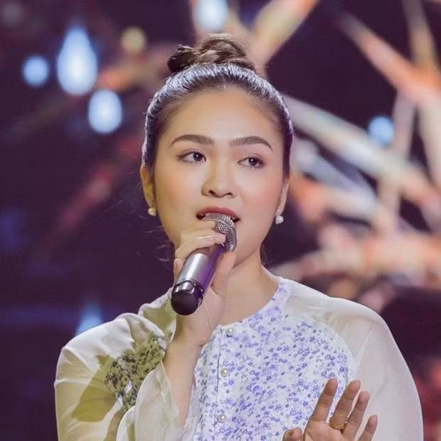 Suốt nhiều năm đặt chân vào showbiz, Thiện Nhân hầu như giữ hình tượng trong sạch, không vướng vào bất kỳ lùm xùm nào. Bên cạnh việc học, cô còn tham gia một số chương trình giải trí và gặt hái thành công như giải quán quân của cuộc thi Tuyệt đỉnh song ca - Cặp đôi vàng năm 2016 và 2019. Nữ ca sĩ từng chia sẻ, nếu như cô chỉ biết đi hát kiếm tiền mà không lo học tập thì có lẽ vợ chồng Cẩm Ly sẽ không giúp đỡ cô có được ngày hôm nay.