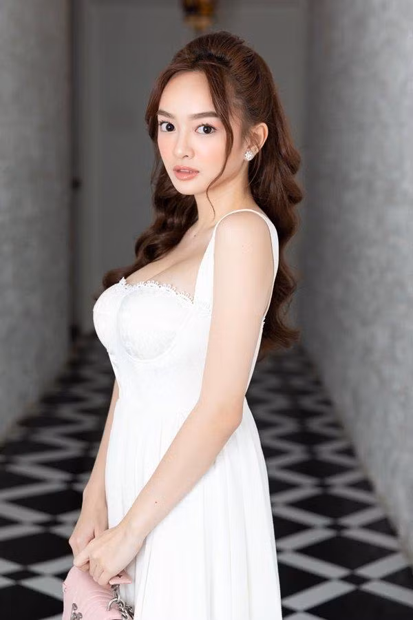 Sau thành công của Em chưa 18, Kaity Nguyễn trở thành mỹ nhân Việt được săn đón.