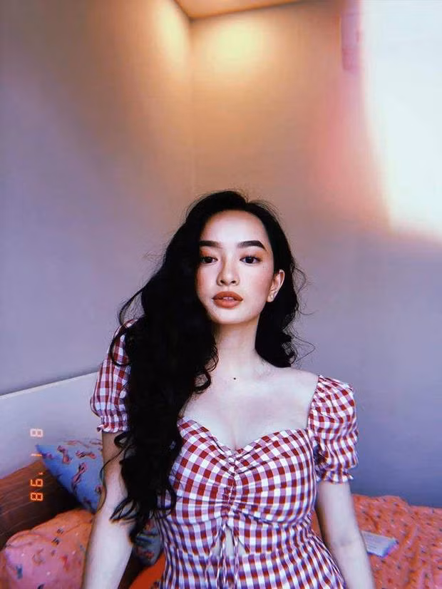 Không chỉ được khen ngợi vì ngoại hình xinh đẹp, cô còn chứng minh thực lực diễn xuất qua nhiều bộ phim ăn khách như Hồn Papa Da Con Gái, Tiệc Trăng Máu và gần đây nhất là vai chính trong Gái Già Lắm Chiêu.