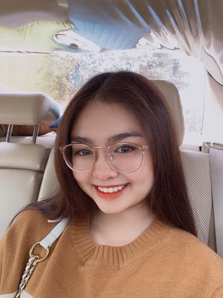 Cô nói 8 năm qua mình lo cho gia đình mà không than vãn điều gì nhưng lại là người chấp nhận chịu tổn thương. Nữ ca sĩ công khai tình yêu đồng giới và tuyên bố sẽ kết hôn và xin phép cha mẹ cưới đàng hoàng. Trong livestream, cô rơi nước mắt khi kể lại cảnh bị chính anh chị ruột bạo hành đến mức nhập viện. Đồng thời, Thiện Nhân cho biết sẽ ngừng ca hát trong một thời gian để tập trung kinh doanh cùng những người bạn của mình.