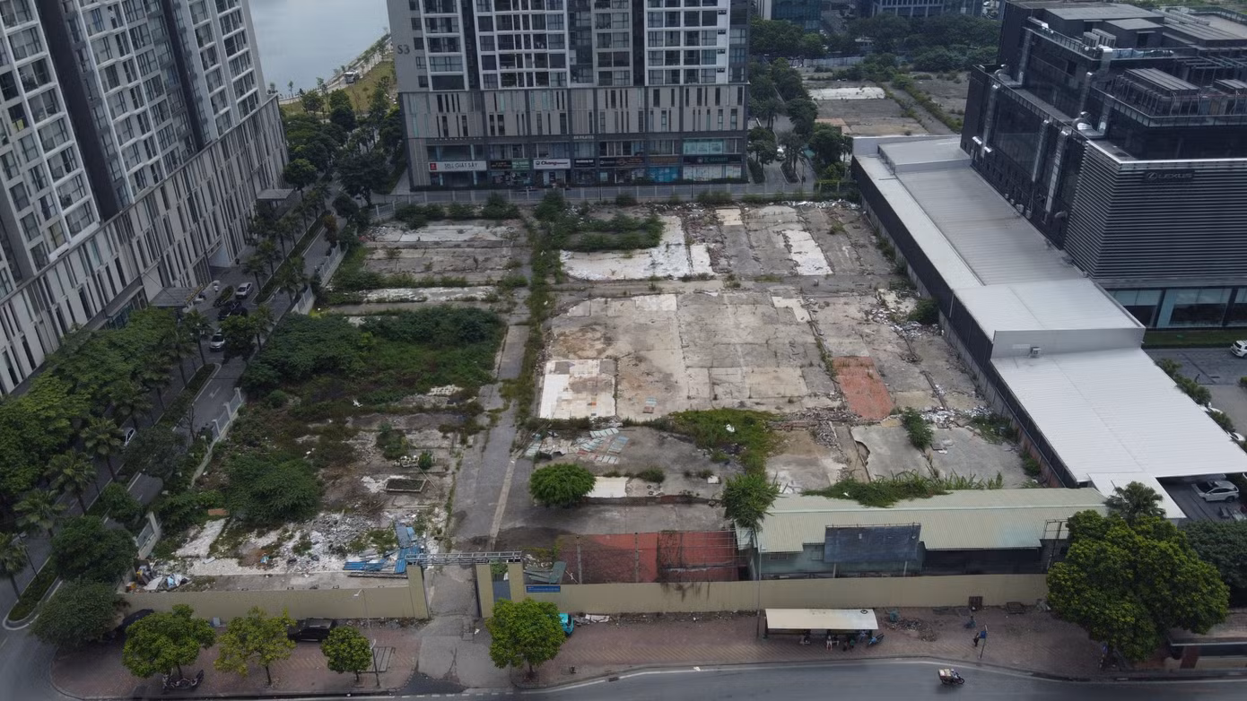 Năm 2022, Công ty TNHH Dịch vụ Xuyên Thái Bình Dương đã ký Hợp đồng thuê đất, nhận bàn giao mốc giới năm 2005 và được cấp Giấy chứng nhận quyền sử dụng đất ngày tháng 1/2006.