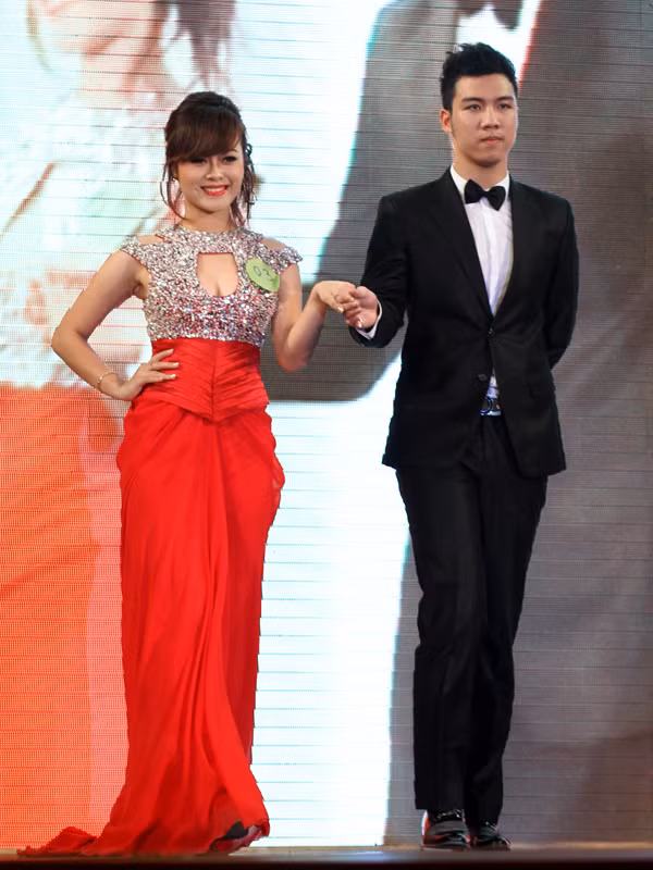 Sánh đôi với các nam sinh