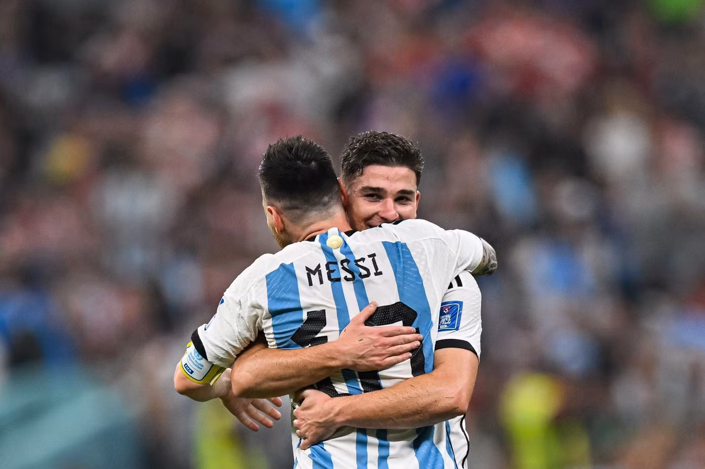Messi muốn vinh danh Julian Alvarez. Messi muốn vinh danh Julian Alvarez.