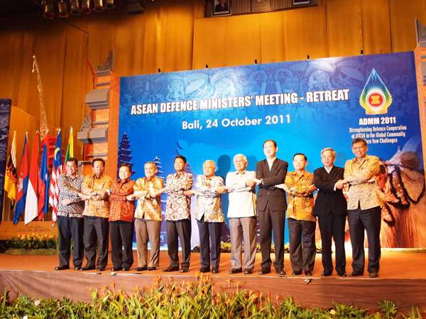 Trưởng đoàn ADMM Retreat các nước và Tổng Thư ký ASEAN tại hội nghị 