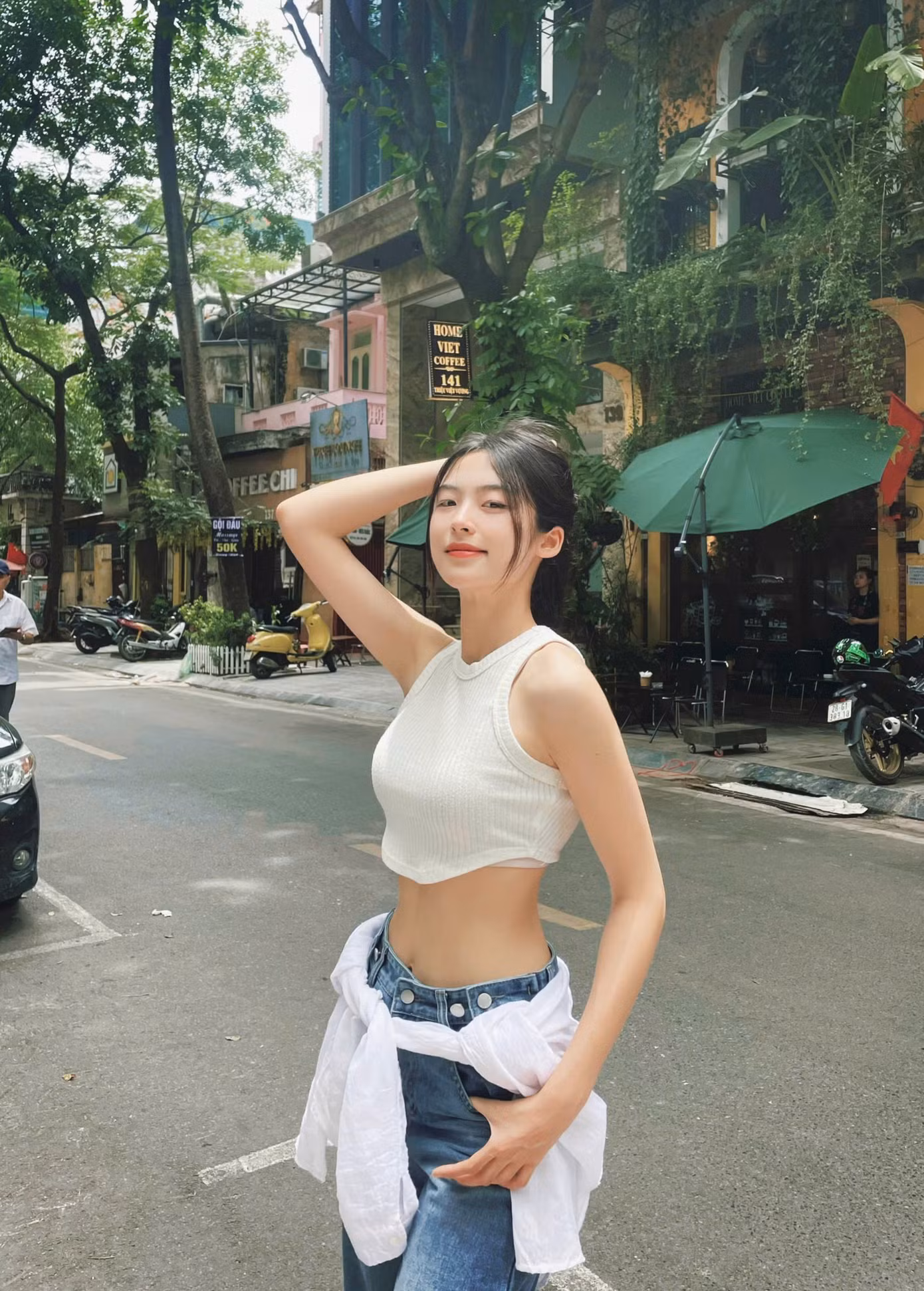 Kết quả nhân trắc của Vân Nhi không thay đổi quá nhiều. “Ở nhà, tôi tự đo thì cao 1,73 m. Sau khi đo nhân trắc thì kết quả là tôi cao 1,74 m. Tôi cảm thấy khá may mắn”, cô nói.