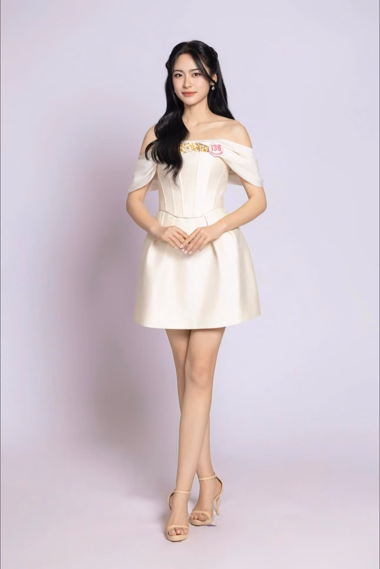 Thí sinh Nguyễn Thị Vân Nhi, SBD 136, sinh năm 2005, đến từ Hải Phòng, sinh viên Đại học Phenikaa là một trong top 41 thí sinh của vòng chung khảo Hoa hậu Việt Nam 2024.