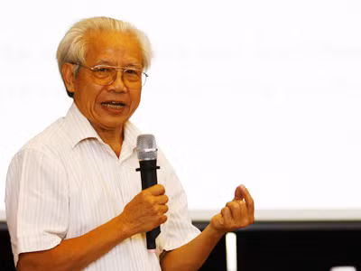 Giáo sư Hồ Ngọc Đại 
