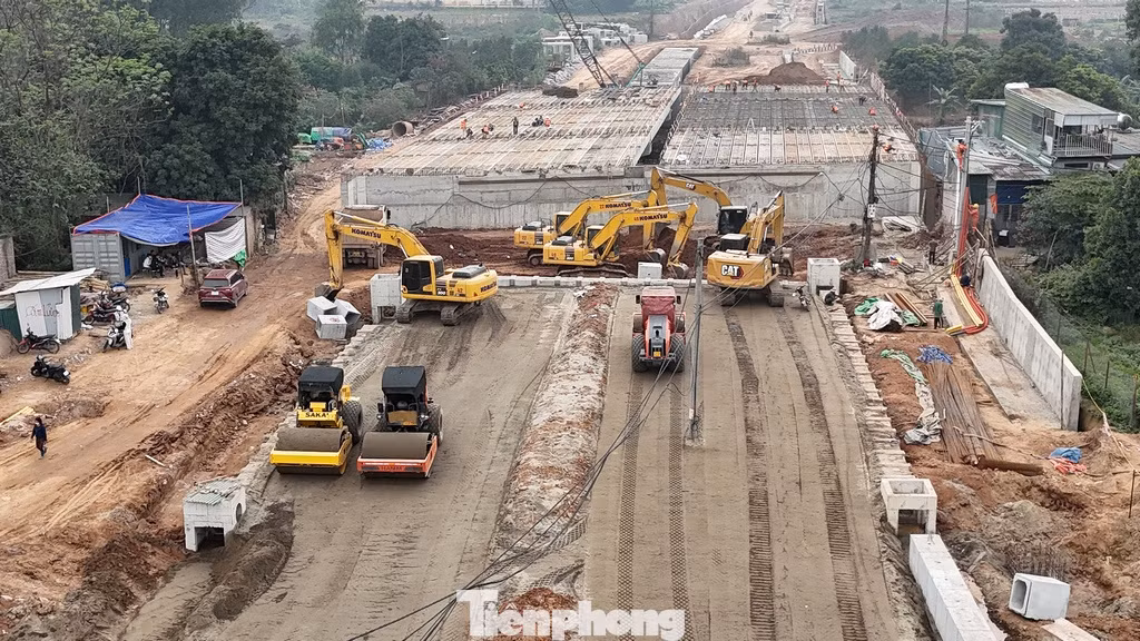 Quy mô mặt cắt ngang đường điển hình 40m, đoạn khớp nối với Đại lộ Thăng Long (dài khoảng 110m) có bề rộng mặt cắt ngang 100m.