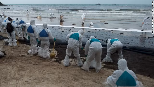 Thái Lan tăng cường dọn sạch bãi biển trước sự cố tràn dầu . Thái Lan tăng cường dọn sạch bãi biển trước sự cố tràn dầu