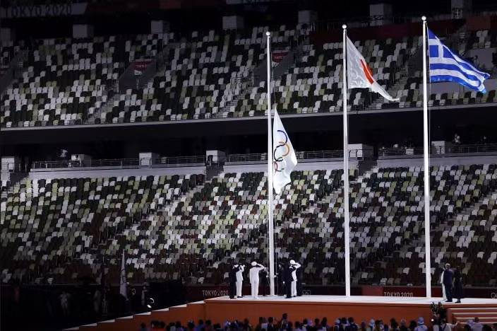 Với chủ đề của Lễ bế mạc là "Worlds We Share", ban tổ chức (BTC) đã nêu cao tinh thần Olympic và thể hiện ý tưởng rằng "mỗi người đều sống trong thế giới của riêng mình. Chúng ta sẽ chia sẻ điều đó, cùng nhau đoàn kết lại, cùng vượt qua khó khăn".