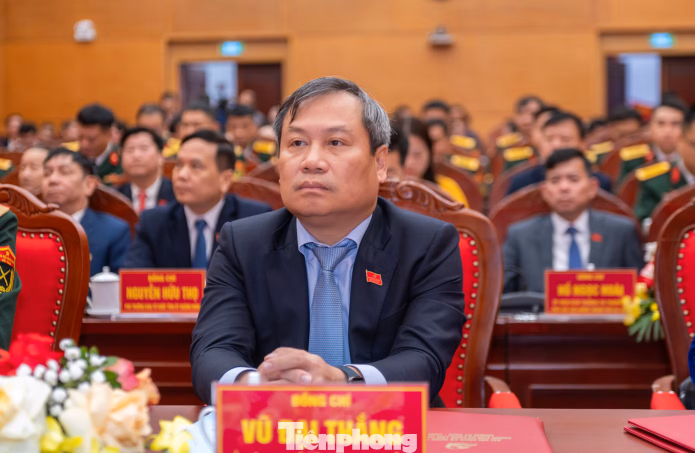 Về phía tỉnh Quảng Ninh, có ông Vũ Đại Thắng - Ủy viên Trung ương Đảng, Bí thư Tỉnh ủy, Bí thư Đảng ủy Quân sự tỉnh; Đại tá Khúc Thành Dư - Chỉ huy trưởng Bộ Chỉ huy Quân sự tỉnh; ông Nguyễn Hồng Dương - Trưởng ban Tuyên giáo và Dân vận Tỉnh ủy; bà Bùi Thúy Phượng - Trưởng Ban tổ chức Tỉnh ủy... Về phía tỉnh Quảng Ninh, có ông Vũ Đại Thắng - Ủy viên Trung ương Đảng, Bí thư Tỉnh ủy, Bí thư Đảng ủy Quân sự tỉnh; Đại tá Khúc Thành Dư - Chỉ huy trưởng Bộ Chỉ huy Quân sự tỉnh; ông Nguyễn Hồng Dương - Trưởng ban Tuyên giáo và Dân vận Tỉnh ủy; bà Bùi Thúy Phượng - Trưởng Ban tổ chức Tỉnh ủy...