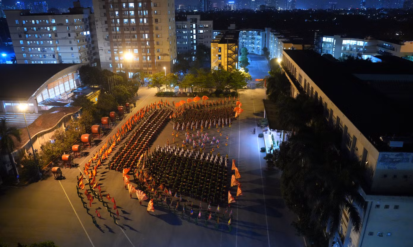 Tối 16/4, tại Hà Nội, Học viện Cảnh sát Nhân dân tổ chức tổng duyệt tiết mục trống hội tham gia chương trình Lễ kỷ niệm 50 năm Ngày Giải phóng miền Nam, thống nhất đất nước (30/4/1975 – 30/4/2025) diễn ra tại TPHCM.