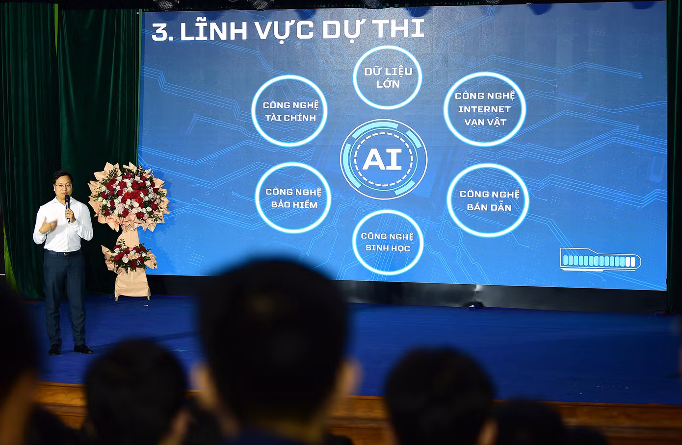 Theo anh Hưng, cuộc thi nhằm tìm kiếm, hỗ trợ các dự án khởi nghiệp sáng tạo tiềm năng của đoàn viên, thanh niên, sinh viên là người Việt Nam trên phạm vi toàn cầu trong các lĩnh vực: trí tuệ nhân tạo (AI), dữ liệu lớn, năng lượng xanh, công nghệ tài chính, công nghệ bảo hiểm, kinh tế tuần hoàn, kinh tế chia sẻ, các mô hình kinh doanh ứng dụng chuyển đổi số hoặc sản phẩm công nghệ khác.