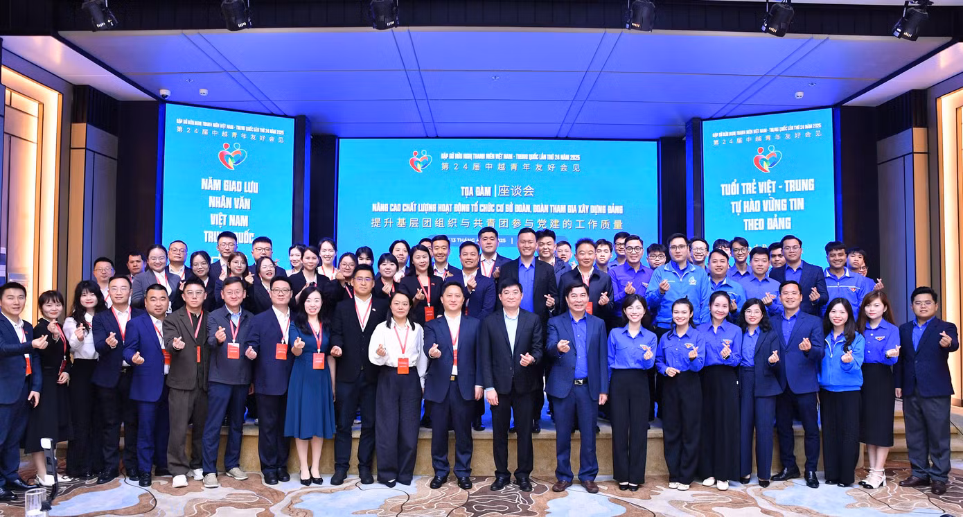 Đoàn đại biểu thanh niên hai nước tham dự Toạ đàm “Nâng cao chất lượng tổ chức cơ sở Đoàn và Đoàn tham gia xây dựng Đảng”. Ảnh: P.Linh
