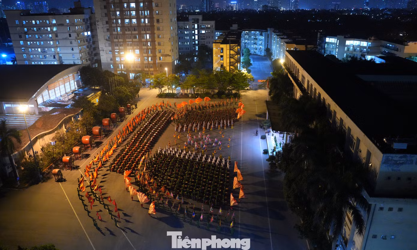 Tối 16/4, tại Hà Nội, Học viện Cảnh sát Nhân dân tổ chức tổng duyệt tiết mục trống hội tham gia chương trình Lễ kỷ niệm 50 năm Ngày Giải phóng miền Nam, thống nhất đất nước (30/4/1975 – 30/4/2025) diễn ra tại TPHCM.