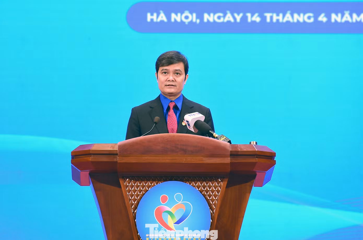 Anh Bùi Quang Huy - Ủy viên dự khuyết T.Ư Đảng, Bí thư thứ nhất T.Ư Đoàn TNCS Hồ Chí Minh và anh A Đông - Bí thư thứ nhất Ban Bí thư T.Ư Đoàn TNCS Trung Quốc phát biểu tại chương trình. Anh Bùi Quang Huy - Ủy viên dự khuyết T.Ư Đảng, Bí thư thứ nhất T.Ư Đoàn TNCS Hồ Chí Minh và anh A Đông - Bí thư thứ nhất Ban Bí thư T.Ư Đoàn TNCS Trung Quốc phát biểu tại chương trình.