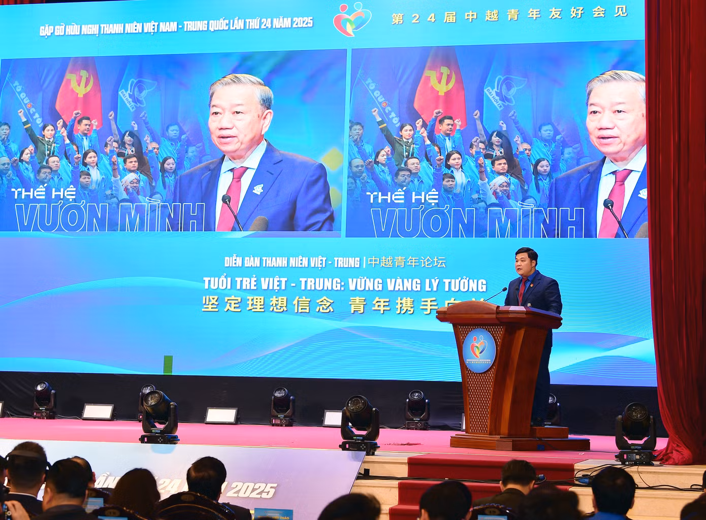 Các đại biểu trình bày tham luận tại Diễn đàn.