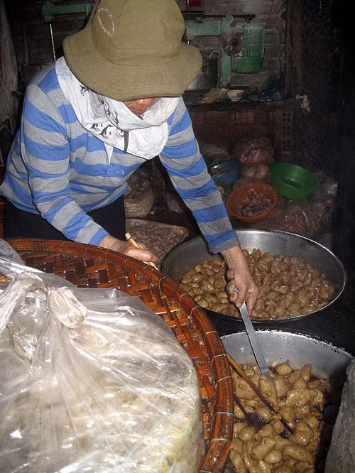 Biến cá thối thành chả cá. Ảnh: Đức Huy