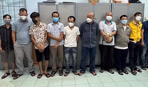 Các đối tượng đốt pháo bị công an TP Biên Hòa tạm giữ, xử lý Các đối tượng đốt pháo bị công an TP Biên Hòa tạm giữ, xử lý