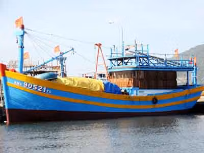 Tàu ĐNa 90521 vừa đóng mới của bà Huệ chuẩn bị ra Hoàng Sa