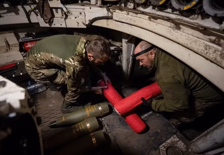 Pháo binh Ukraine ở Kharkiv hôm 20/5. Ảnh: Reuters Pháo binh Ukraine ở Kharkiv hôm 20/5. Ảnh: Reuters