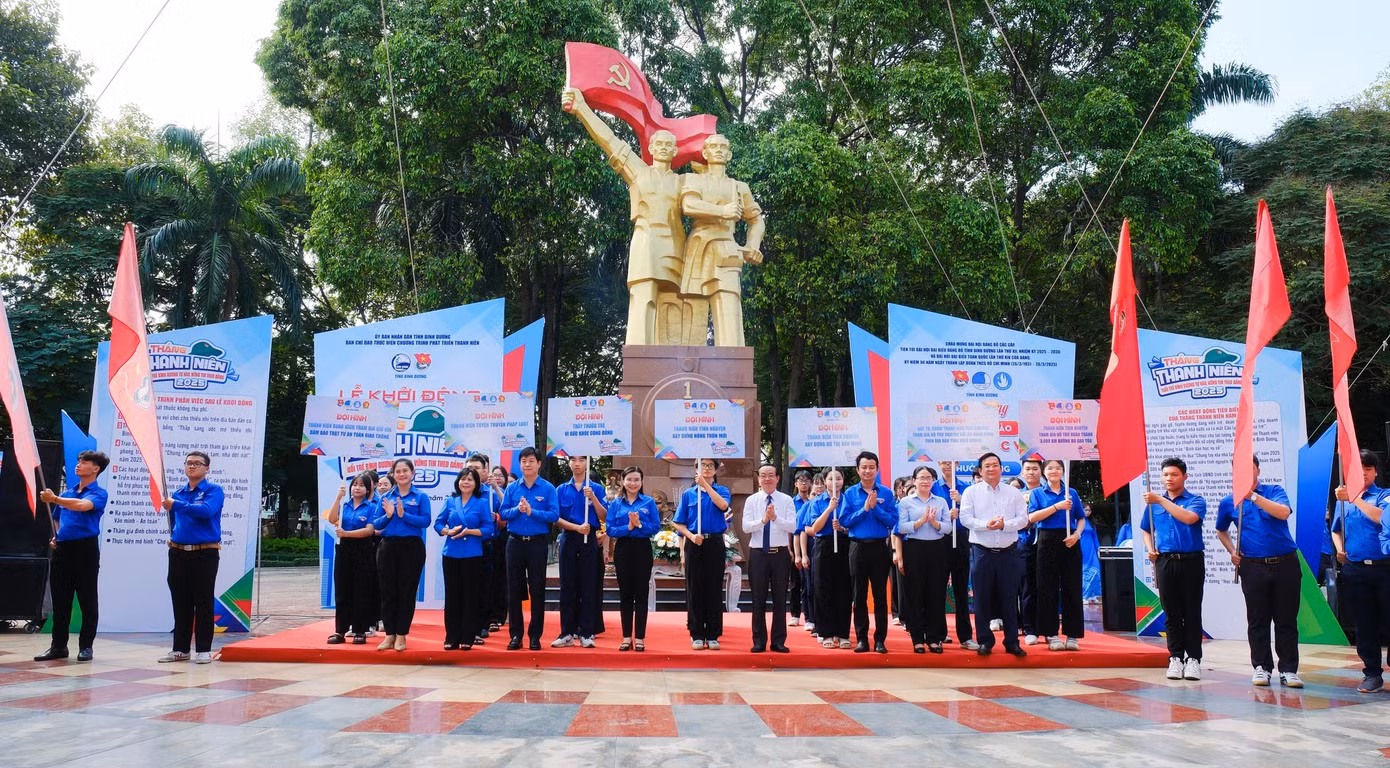Ngày 1/3, Ban Thường vụ Tỉnh Đoàn Bình Dương tổ chức lễ khởi động Tháng Thanh niên năm 2025 và phát động phong trào “Bình dân học vụ số”, hưởng ứng “Ngày thứ 7 văn minh” tại Di tích Nhà máy xe lửa Dĩ An (TP Dĩ An). Ảnh: Thành Lâm