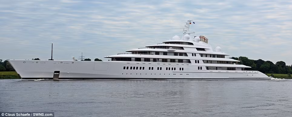 Chiếc du thuyền tư nhân Azzam lớn nhất thế giới dài 180m vừa được đem chạy thử nghiệm