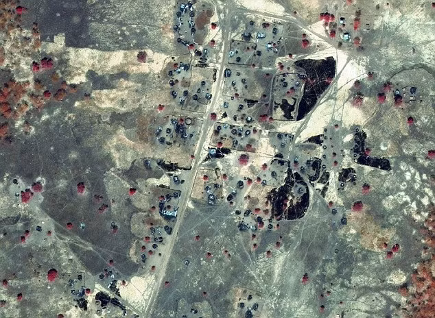 Khoảng 300 ngôi nhà lớn tại làng Tajalei, khu vực Abyei, Sudan bị cháy vào tháng tám năm 2011. Ảnh : DigitalGlobe