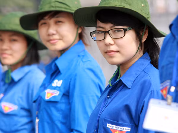 Dìm mình hàng giờ đồng hồ trong ánh nắng