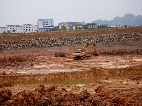 Khẩn trương thi công Bến du thuyền Vịnh Hạ Long