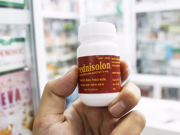Qua việc hội chẩn liên bệnh viện, các bác sĩ cho rằng corticoid có thể là thủ phạm gây lão hóa. Ảnh: Nguyễn Huy. Qua việc hội chẩn liên bệnh viện, các bác sĩ cho rằng corticoid có thể là thủ phạm gây lão hóa Ảnh: Nguyễn Huy