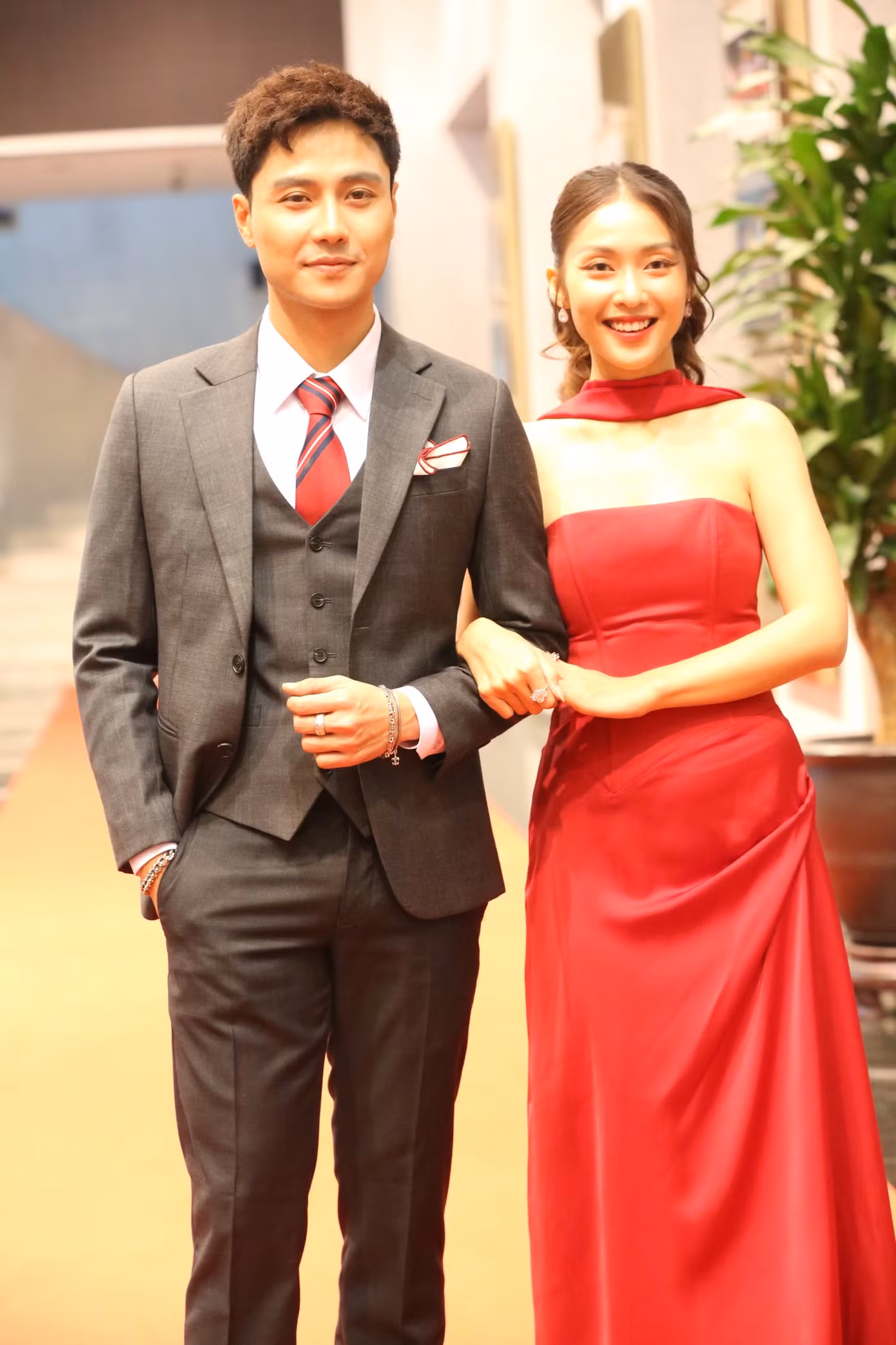 Thanh Sơn - Khả Ngân dắt tay nhau vào Top 3 đề cử cho hai hạng mục diễn xuất. Sự ăn ý từ 11 tháng 5 ngày tiếp tục nối dài. Trả lời Tiền Phong, Khả Ngân cho biết cô bất ngờ về đề cử năm nay. Bộ đôi này sớm tái ngộ trong một dự án phim mới.