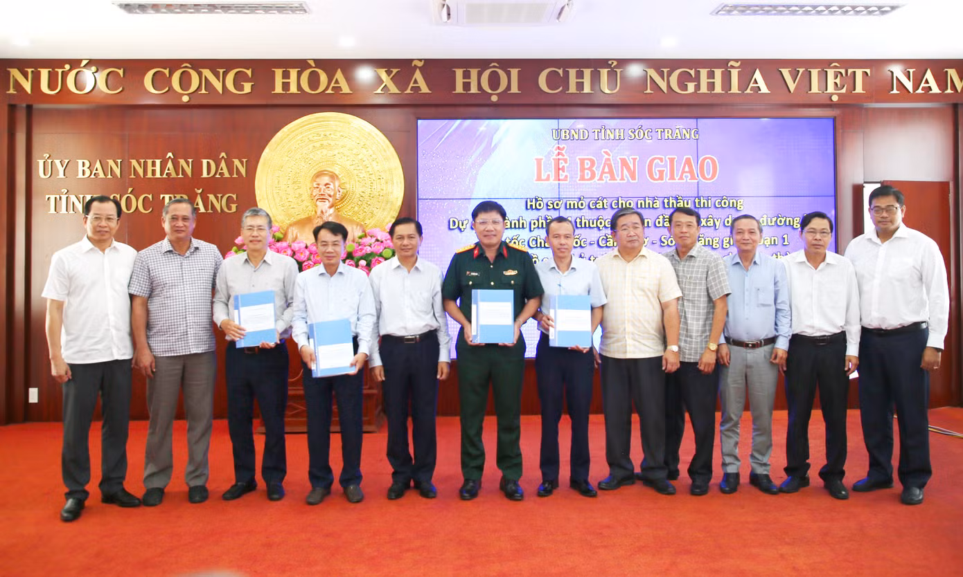 Sóc Trăng bàn giao hồ sơ 5 mỏ cát với trữ lượng trên 11 triệu m3 để phục vụ dự án cao tốc.