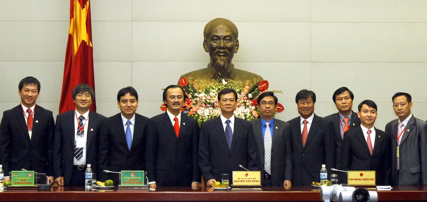 Thủ tướng Nguyễn Tấn Dũng và lãnh đạo T.Ư Đoàn, Hội LHTN, Hội Doanh nhân trẻ Ảnh: Ngọc Thắng