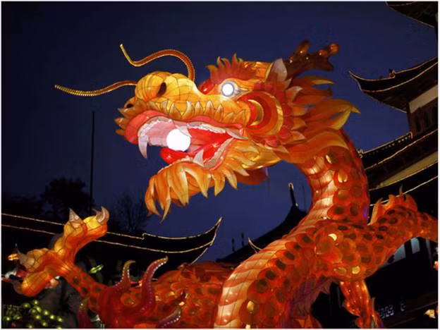 Chú rồng ngậm hòn ngọc tại thành phố Thượng Hải, Trung Quốc
