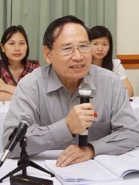 ĐB Phùng Khắc Đăng nói cần quy định chi tiết hơn về cơ cấu giảng viên cơ hữu. Ảnh: Hồng Vĩnh