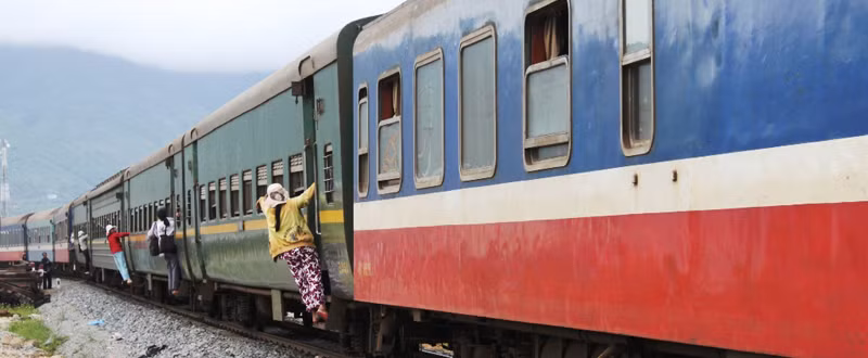 Chưa đầy 5 phút, phi đội đã lên tàu