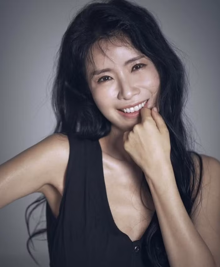Park Ki Young ly hôn người chồng thứ hai từ tận 3 năm trước mà công chúng không hề hay biết. Park Ki Young ly hôn người chồng thứ hai từ tận 3 năm trước mà công chúng không hề hay biết.