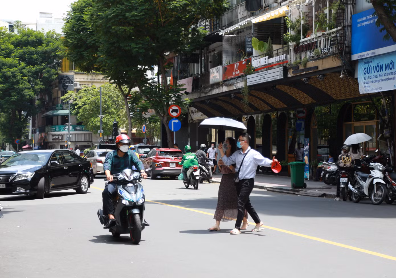 Từ năm 2023 - 2024, mở rộng phạm vi phố đi bộ trên đường Đồng Khởi (từ đường Lê Lợi đến Tôn Đức Thắng), Lê Lợi (từ Nguyễn Huệ đến Đồng Khởi), Công trường Lam Sơn (từ Đồng Khởi đến Hai Bà Trưng), Nguyễn Thiệp (từ Nguyễn Huệ đến Đồng Khởi), Mạc Thị Bưởi (từ Nguyễn Huệ đến Đồng Khởi), Ngô Đức Kế (từ Nguyễn Huệ đến Đồng Khởi).