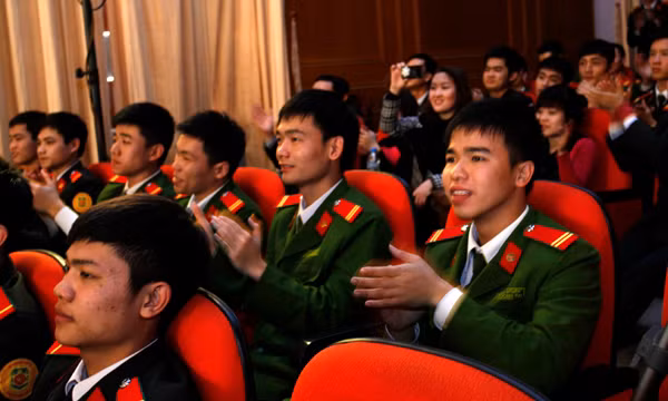 Các đội thi nhận được sự cổ vũ nhiệt tình của khán giả.