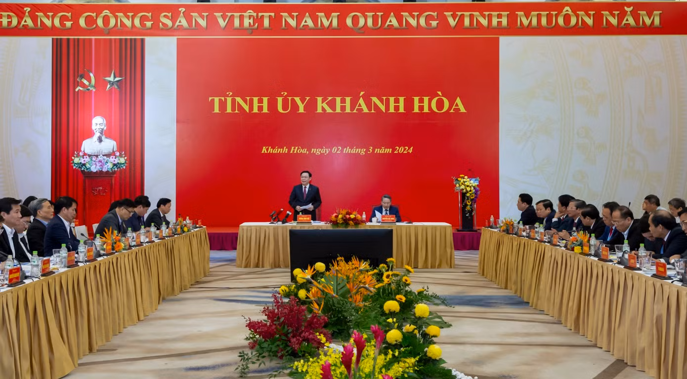 Chủ tịch Quốc hội Vương Đình Huệ chủ trì buổi làm việc với Ban Thường vụ Tỉnh uỷ Khánh Hoà.